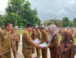 Pimpin Apel Gabungan, Wabup Edy Manaf Serahkan Motor Sampah dan Petugas Penyapu ke Kelurahan se-Kecamatan Ujungbulu