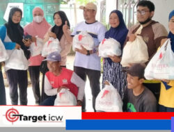 Peringati Hari Buruh, Petugas Kebersihan Bulukumba Terima Bingkisan