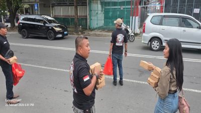 Relawan 76 Makassar Hadirkan Kebahagiaan Lewat Program Berbagi Takjil