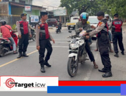 Peringati HUT Korps Sabhara ke-74, Sat Samapta Polres Bulukumba Bersihkan Masjid dan Bagi Takjil