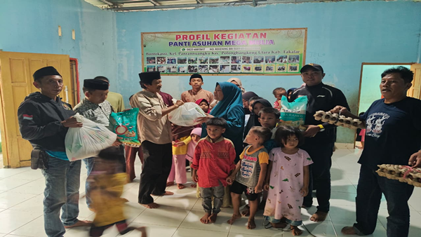 Jurnalis Takalar Berbagi, PWI Salurkan Sembako untuk Anak Yatim dan Warga Kurang Mampu
