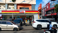 Gerai Alfamart Depan Pelabuhan Parepare Beroperasi Tanpa STPW